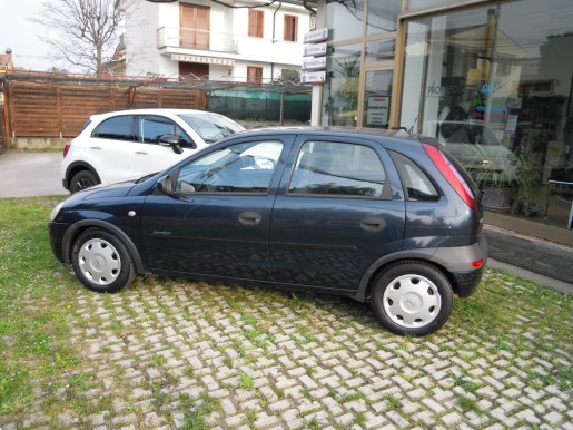 OPEL CORSA 1.2 BZ   5 PORTE,OK NEOPATENTATI €3000,00